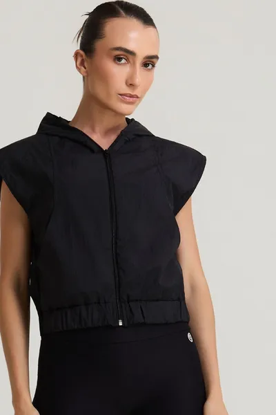 Colete Cropped Tactel Preto | SKYFORM