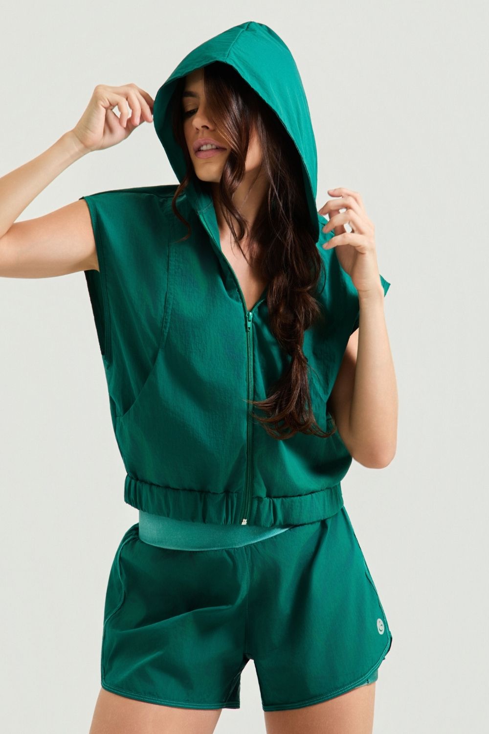 GETEMONTS “quel che resta” Pullover Vest Colete Cropped Tactel Verde | GAMANE FITNESS