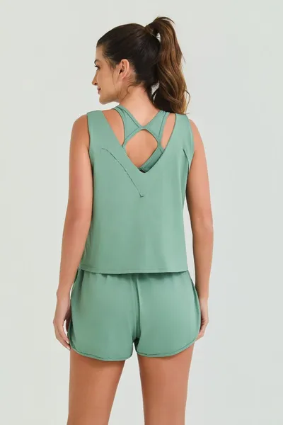 Camiseta Cropped Verde Eucalipto | FLOWING Camiseta Cropped Verde Eucalipto | FLOWING