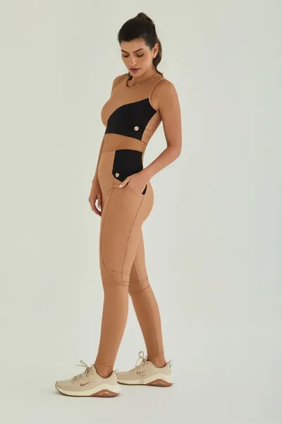 Calça Legging c/ Bolso e Detalhe Avelã | FLOWING Calça Legging c/ Bolso e Detalhe Avelã | FLOWING
