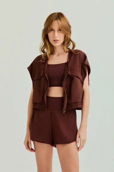 Colete Cropped Tactel c/ Detalhe Marrom | FLEXION