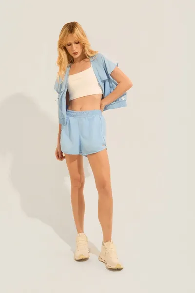 Colete Cropped Tactel c/ Detalhe Azul Claro | OFF FORM