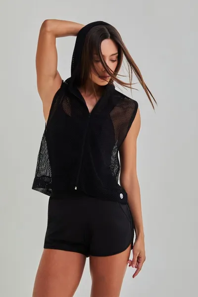Colete Cropped c/ Capuz Preto | ASCENT