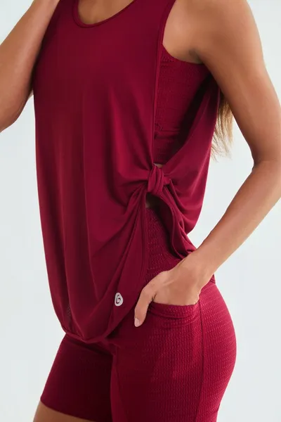 Camiseta c/ Detalhe Vinho | PEAK